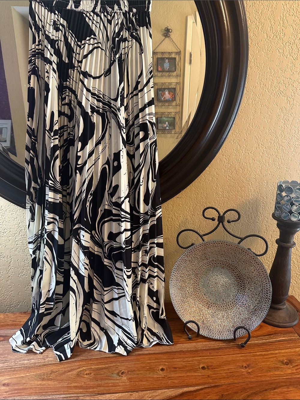 Stunning Pleated Palazzo Pants - Picture 4 of 4